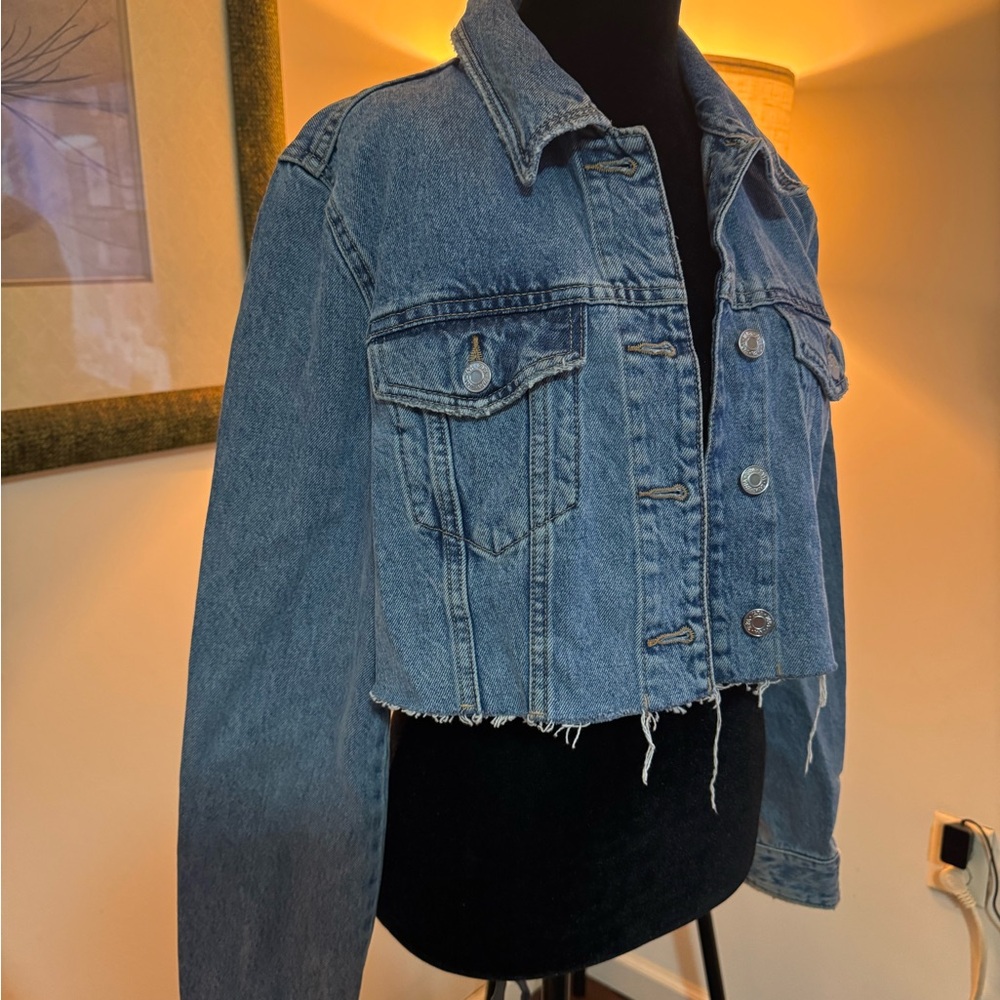 ZARA Light Blue Cropped Raw-Hem Denim Jacket - Picture 3 of 4